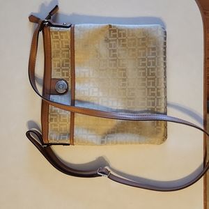 Tommy Hilfiger crossbody In great pre-owned condition